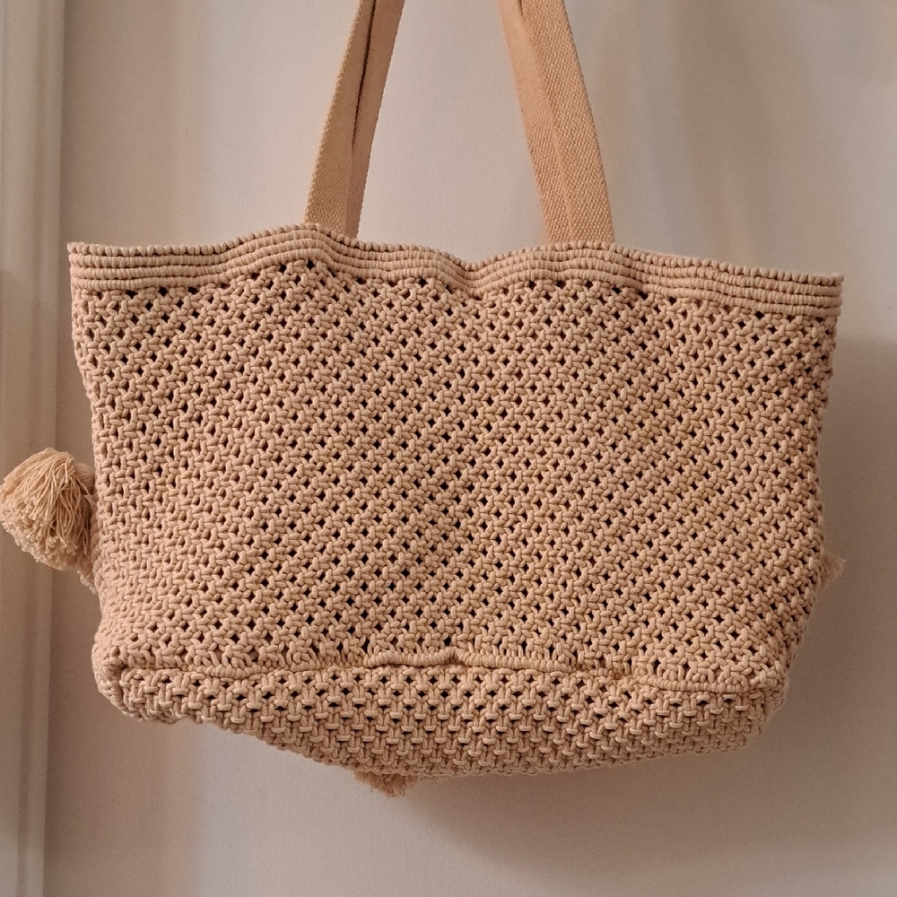 Cleobella Swoon Large Peachy Cream  Macrame Tote W/ Beads  & Tassels  Excellent - Picture 5 of 11